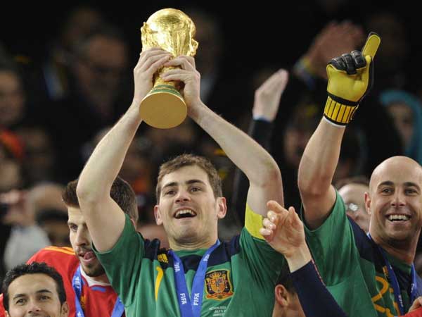 Thủ môn huyền thoại Iker Casillas