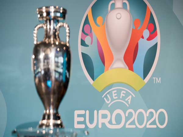 Đánh giá tương lai phát triển của World Cup và Euro